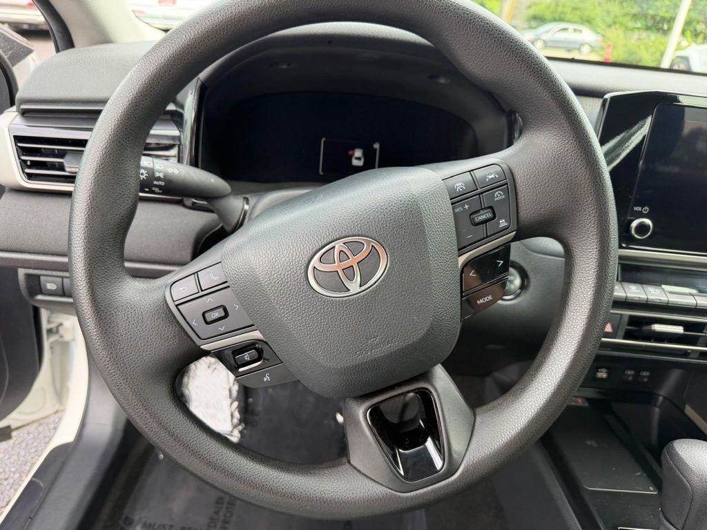 Toyota Camry Hybrid LE 2025