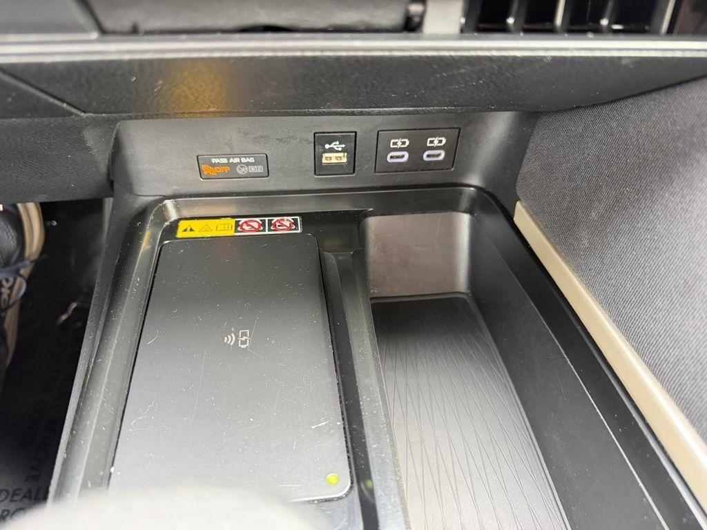 Toyota Camry Hybrid LE 2025