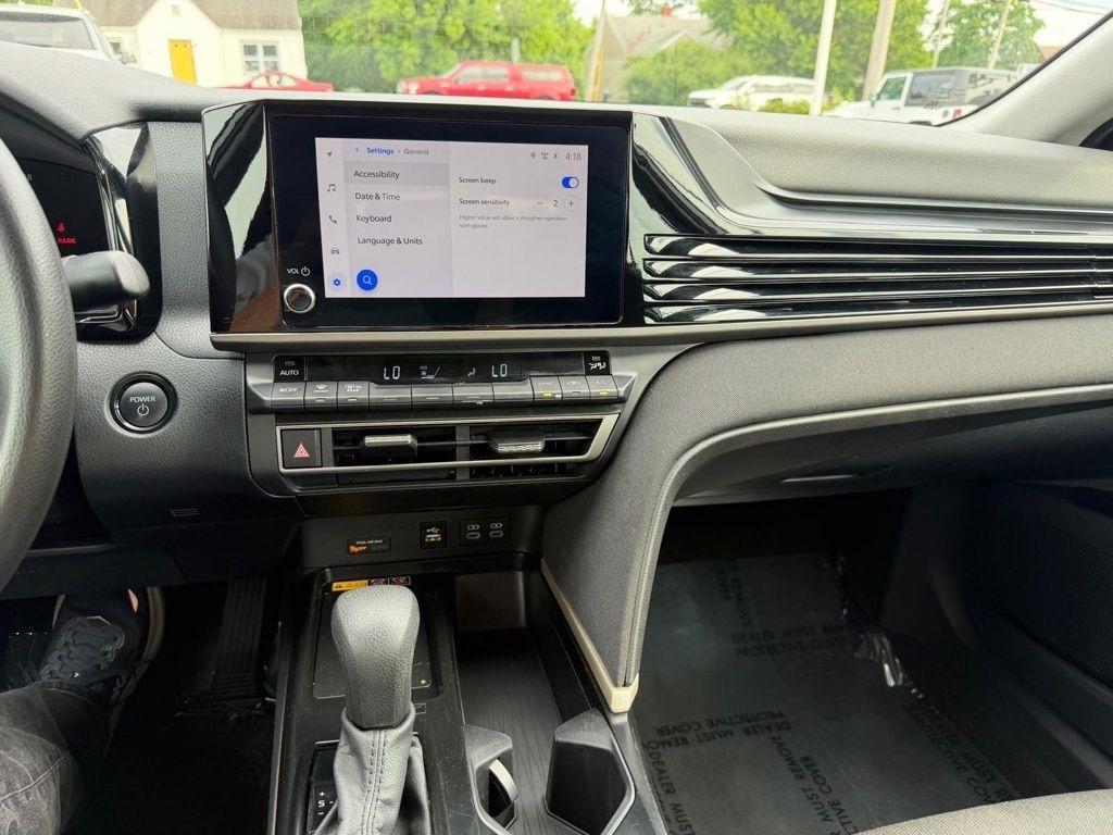 Toyota Camry Hybrid LE 2025