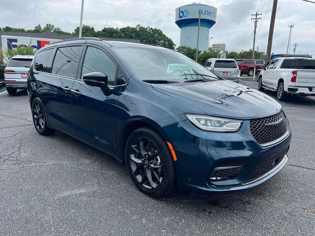 Chrysler Pacifica Limited 2025