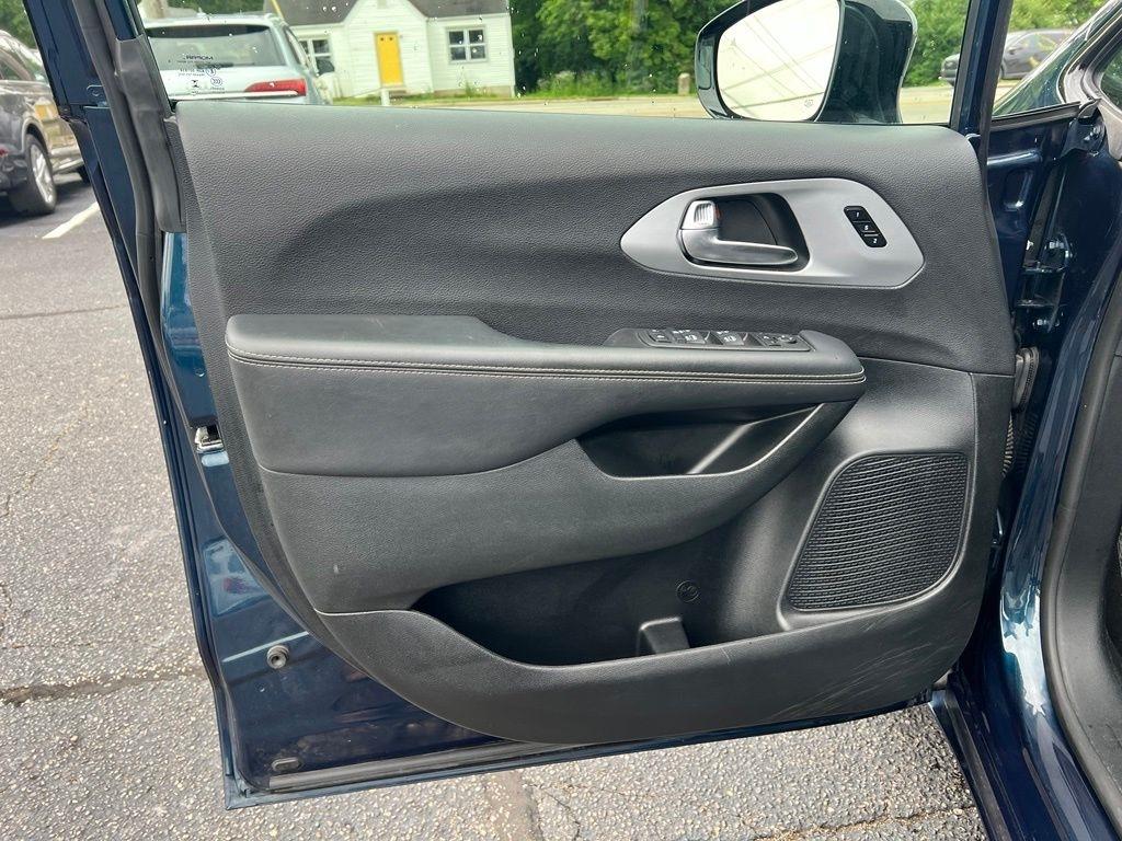 Chrysler Pacifica Limited 2025