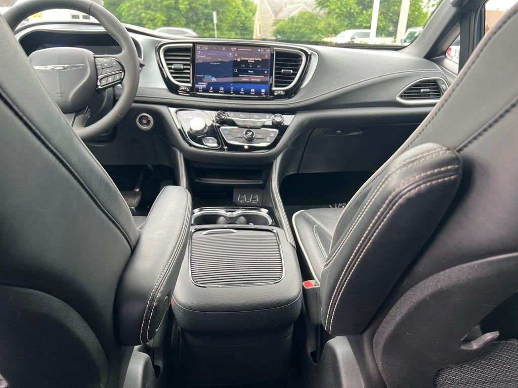Chrysler Pacifica Limited 2025