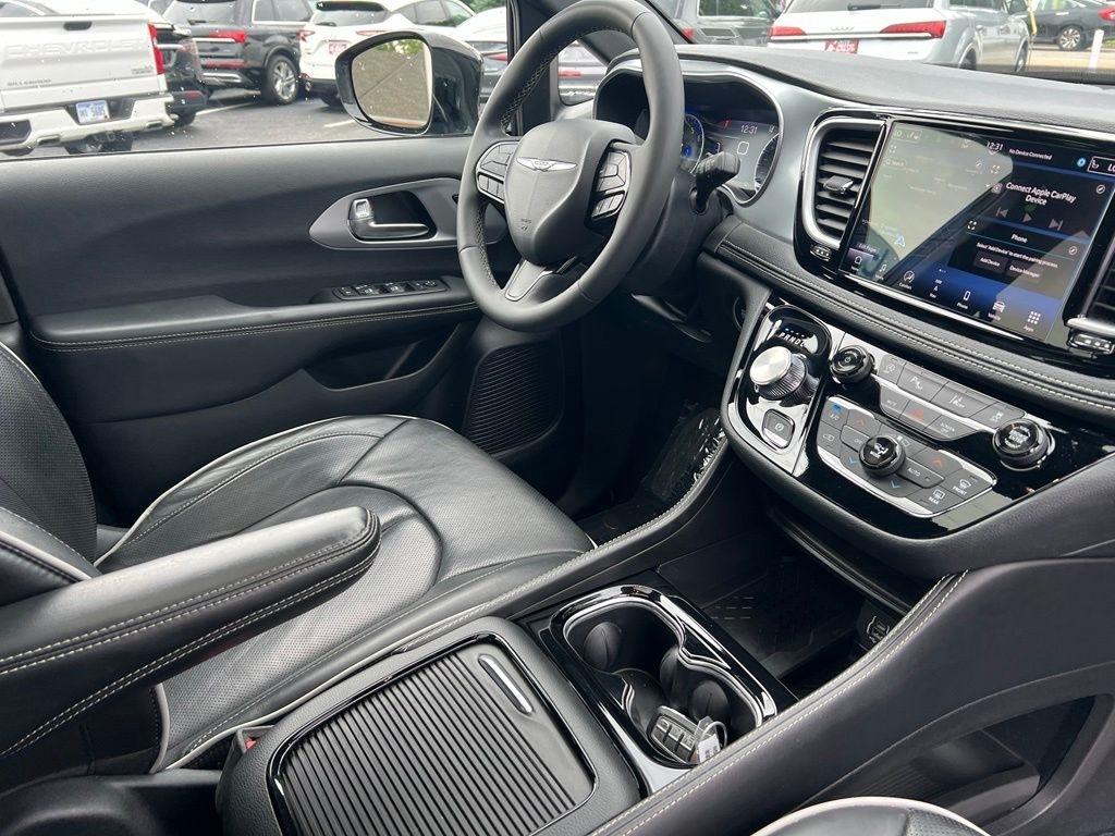 Chrysler Pacifica Limited 2025