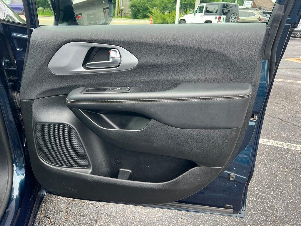 Chrysler Pacifica Limited 2025