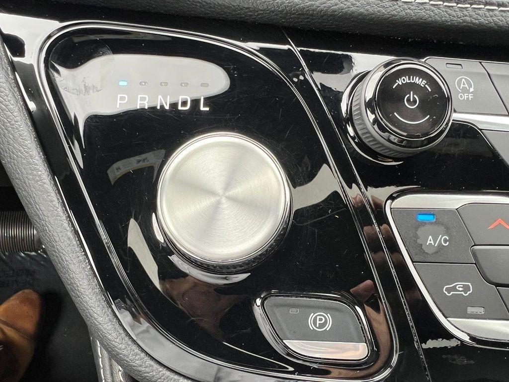 Chrysler Pacifica Limited 2025
