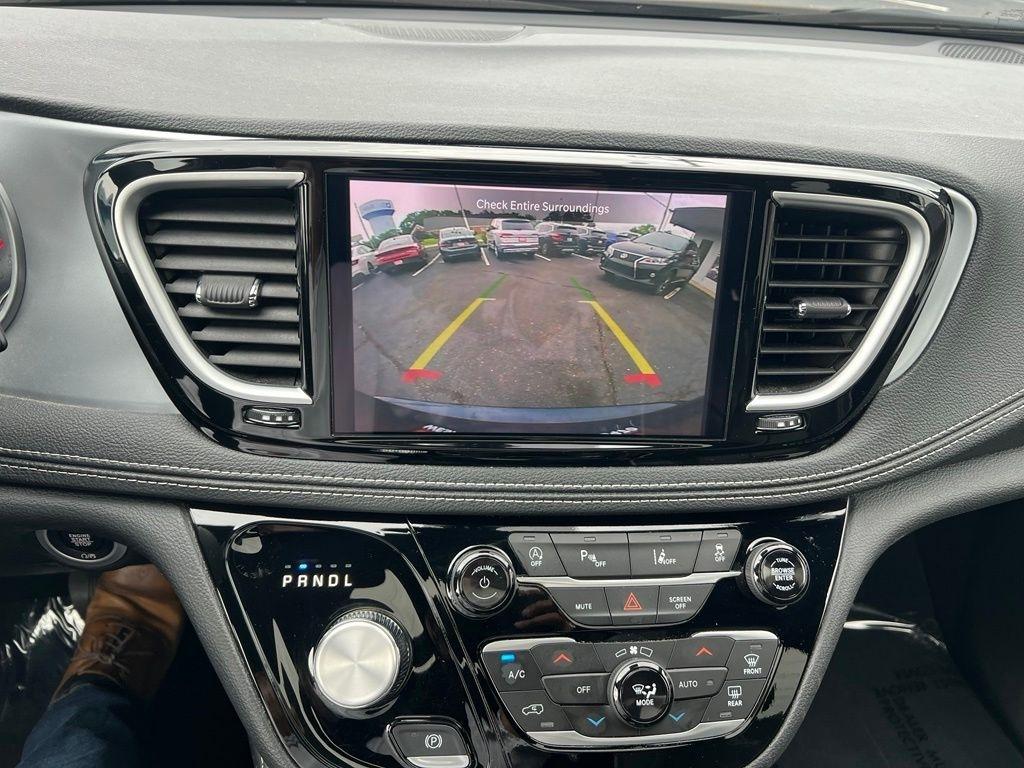 Chrysler Pacifica Limited 2025