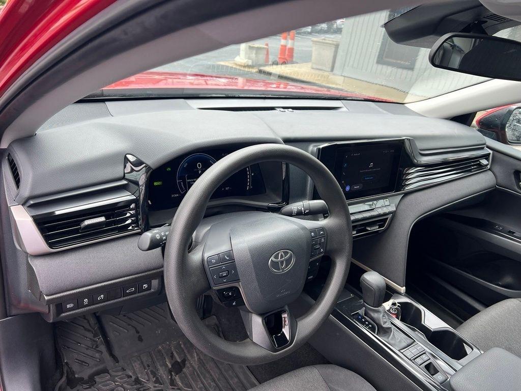 Toyota Camry Hybrid LE 2025