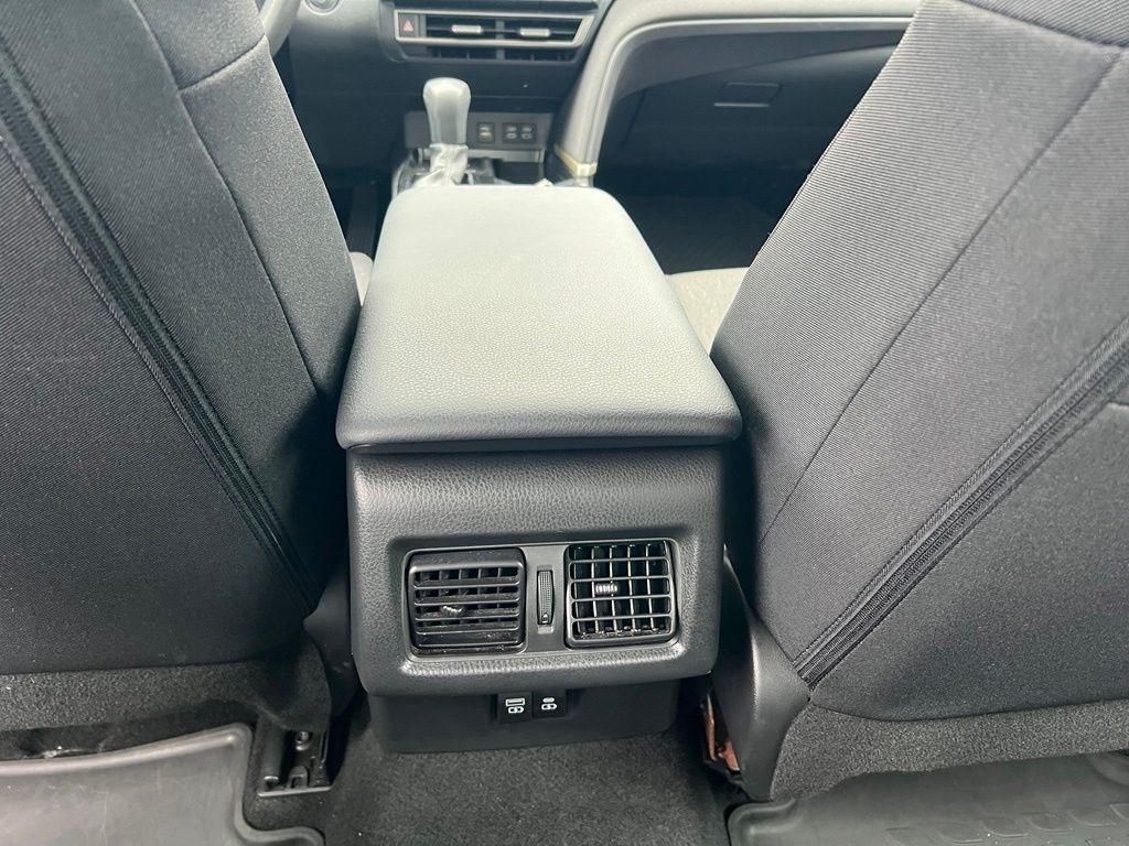 Toyota Camry Hybrid LE 2025