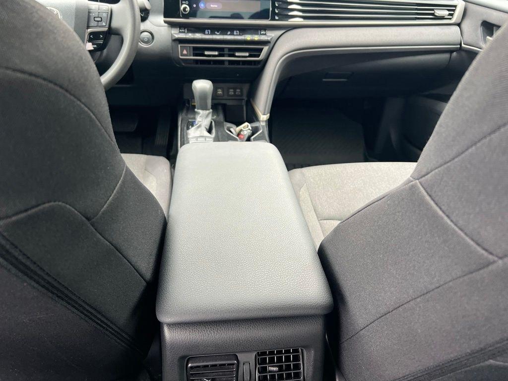 Toyota Camry Hybrid LE 2025