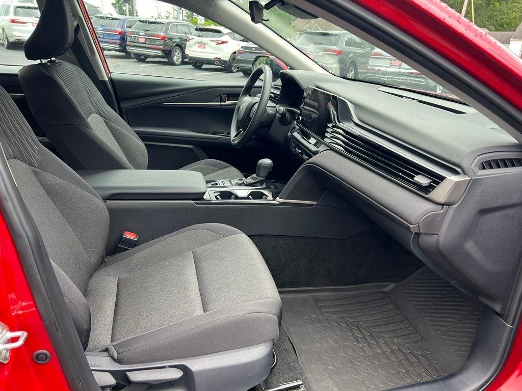 Toyota Camry Hybrid LE 2025