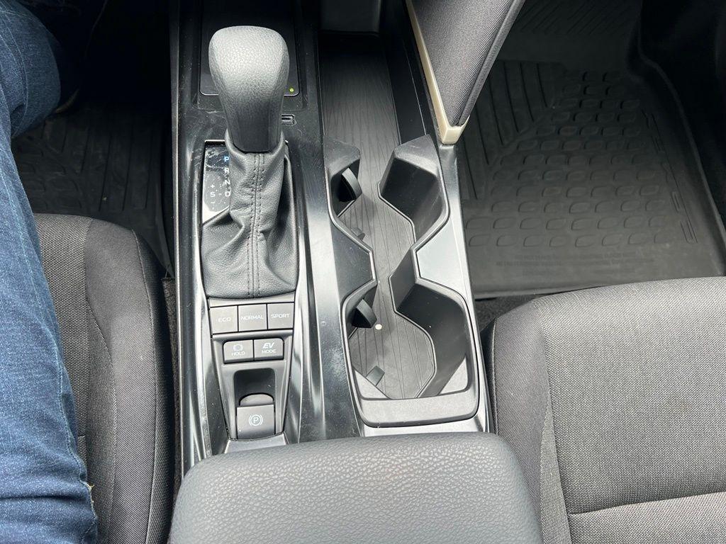 Toyota Camry Hybrid LE 2025