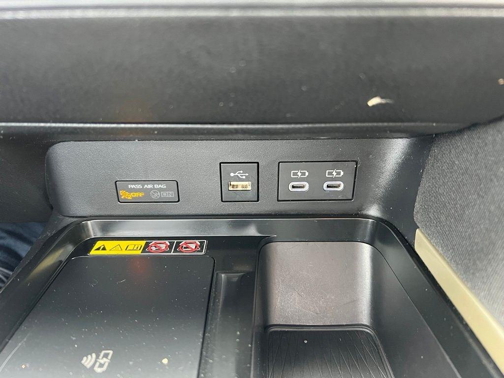 Toyota Camry Hybrid LE 2025