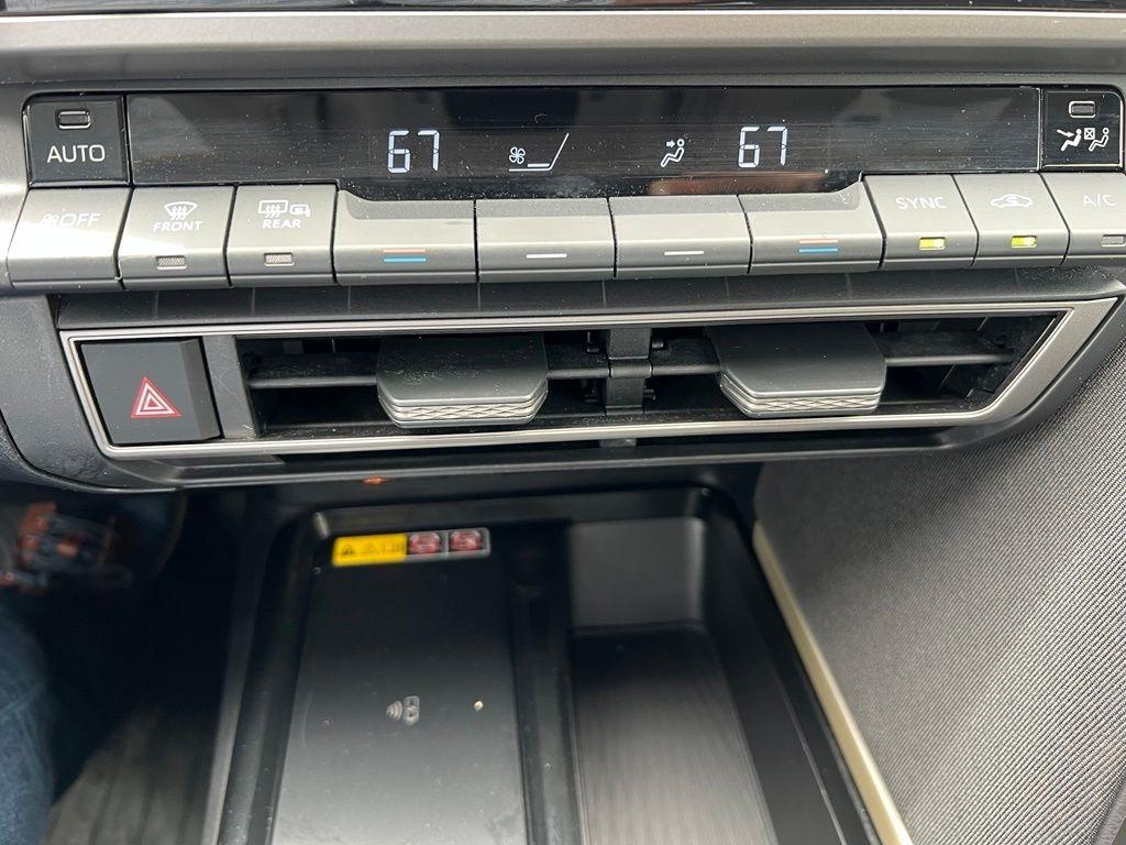 Toyota Camry Hybrid LE 2025