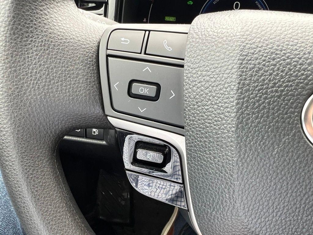 Toyota Camry Hybrid LE 2025