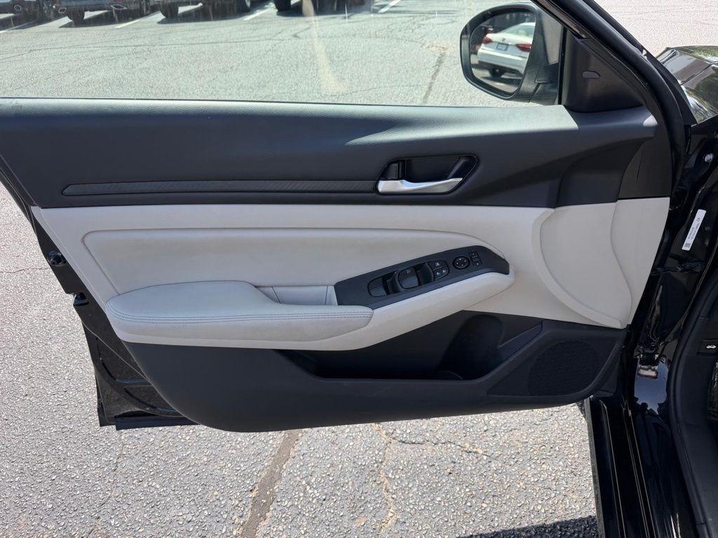 Nissan Altima 2.5 SV 2025