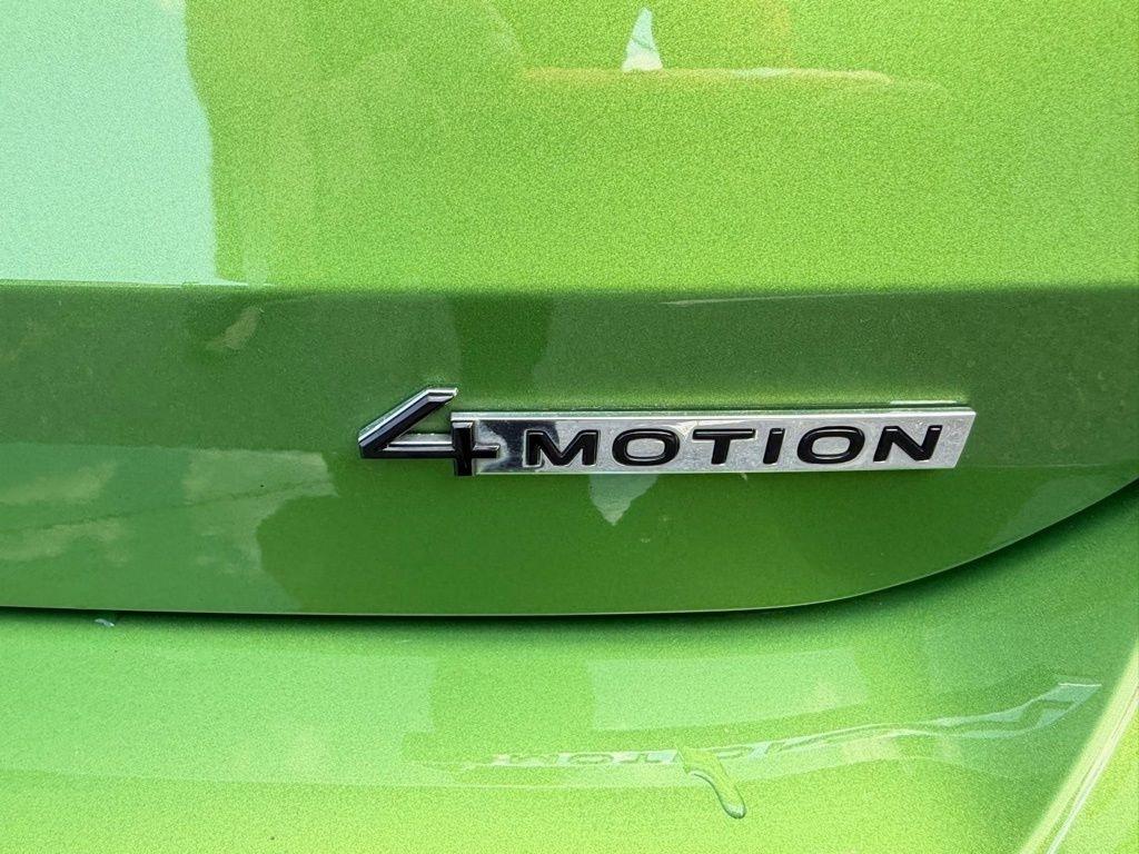 Volkswagen Taos SE 4Motion Black 2025