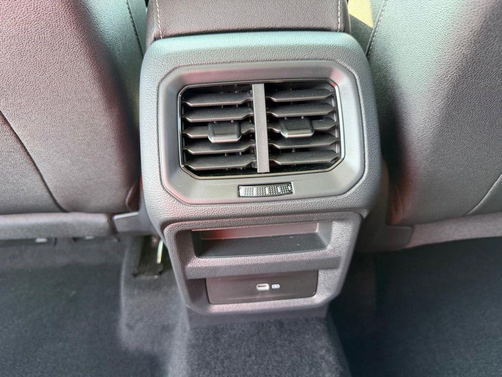 Volkswagen Taos SE 4Motion Black 2025