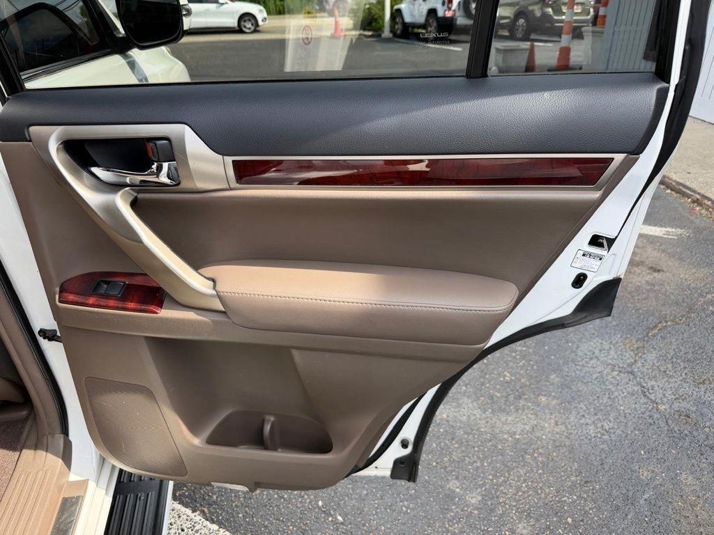 Lexus GX 460 Sport Utility 2011