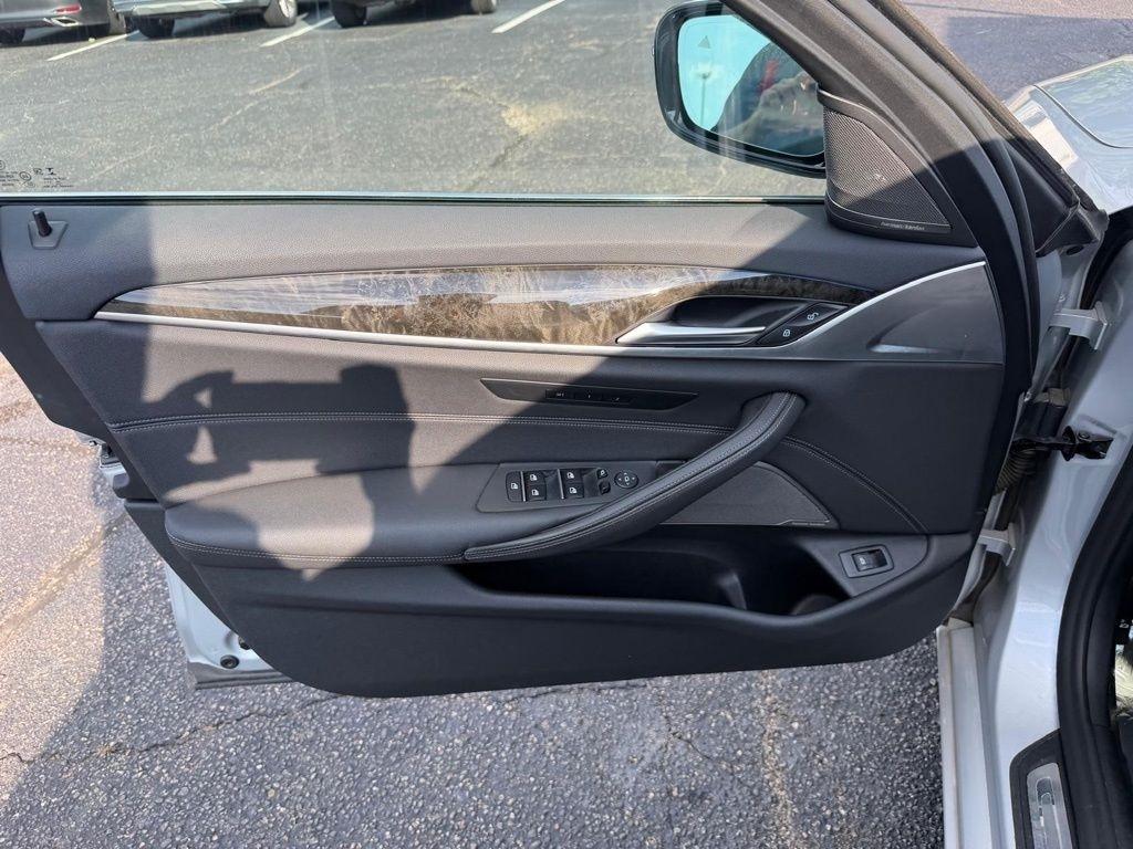 BMW 5-Series 530i xDrive 2021