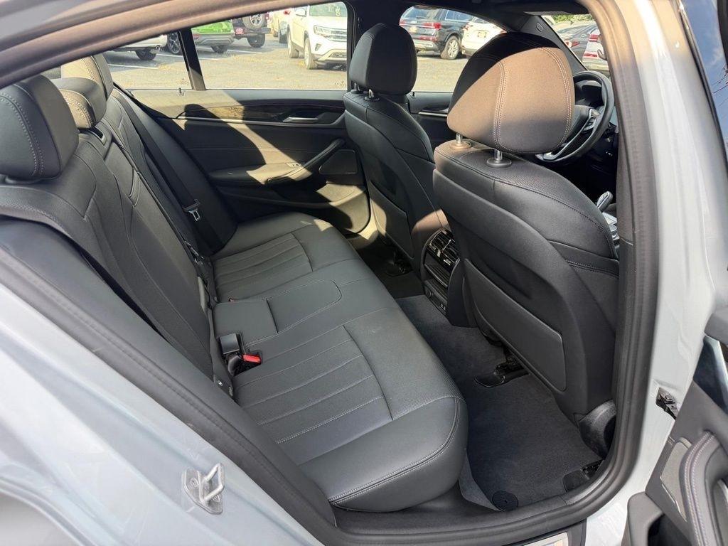 BMW 5-Series 530i xDrive 2021