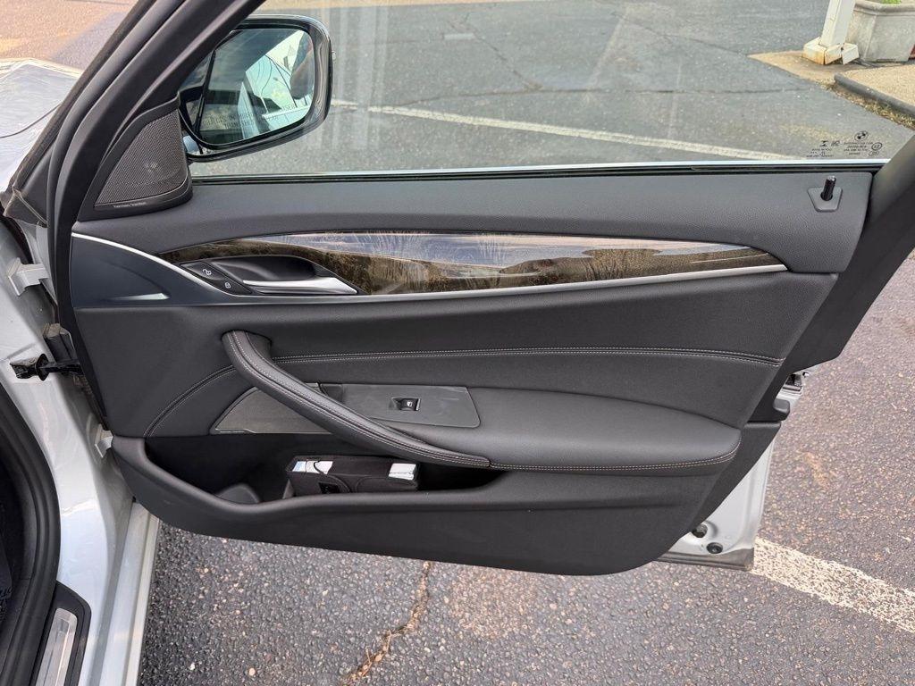 BMW 5-Series 530i xDrive 2021