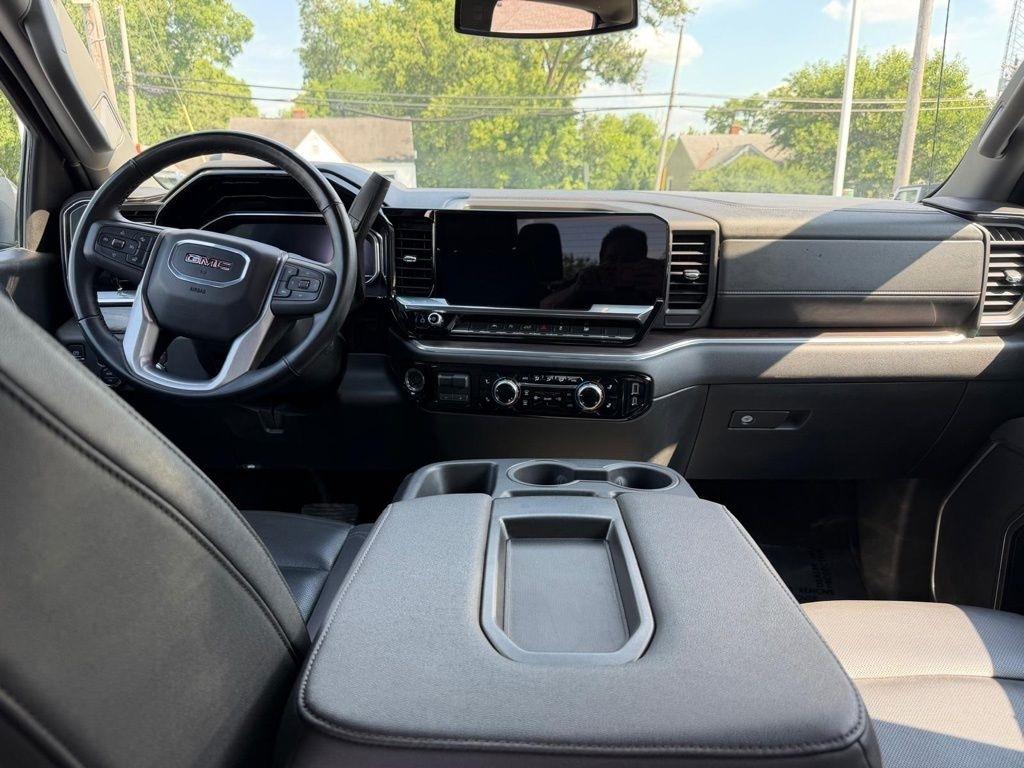GMC Sierra 1500 SLT Crew Cab 4WD 2025