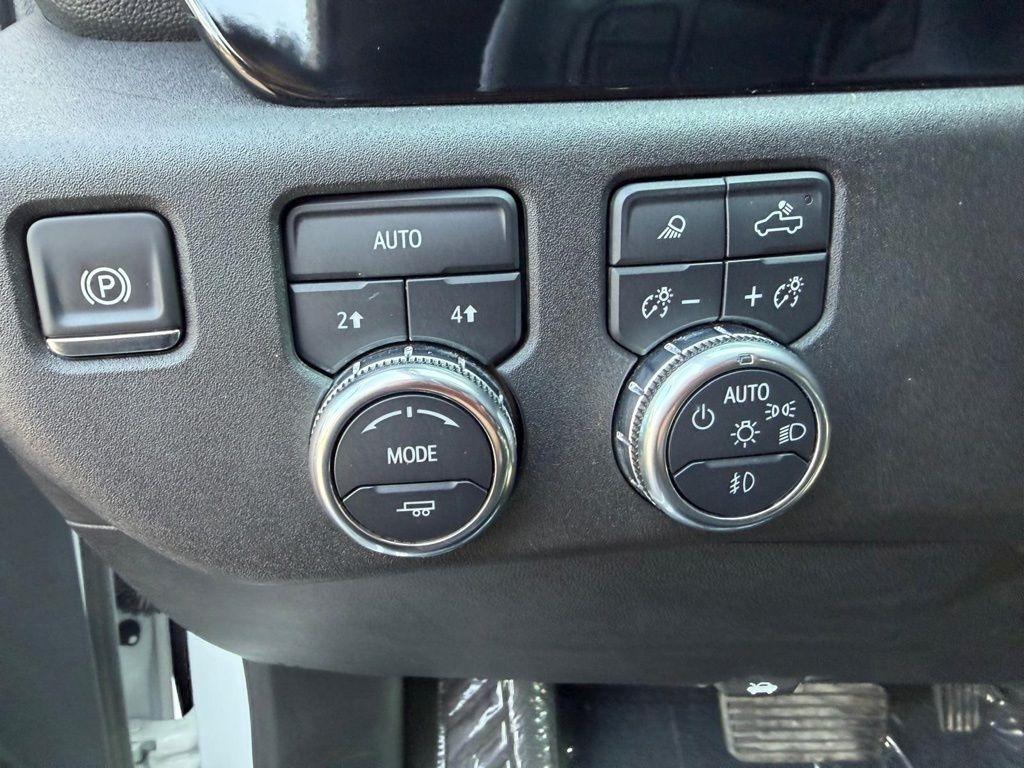 GMC Sierra 1500 SLT Crew Cab 4WD 2025