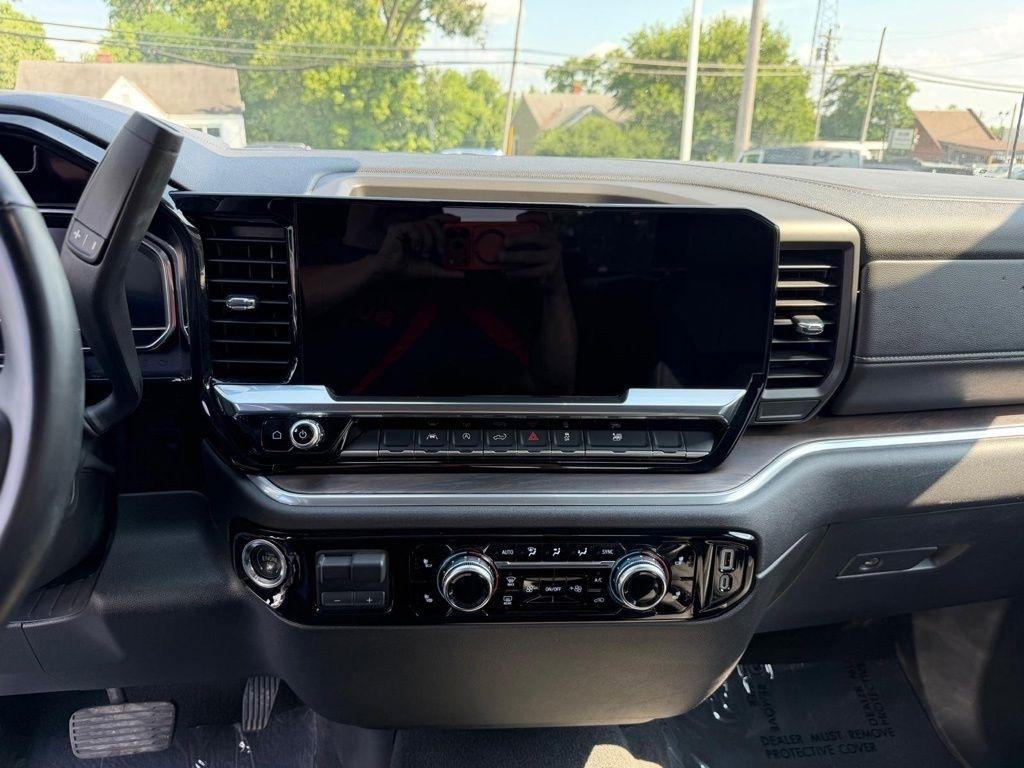 GMC Sierra 1500 SLT Crew Cab 4WD 2025
