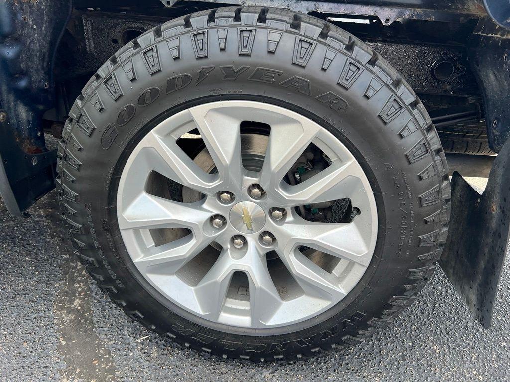 Chevrolet Silverado 1500 Custom Crew Cab Long Box 4WD 2020