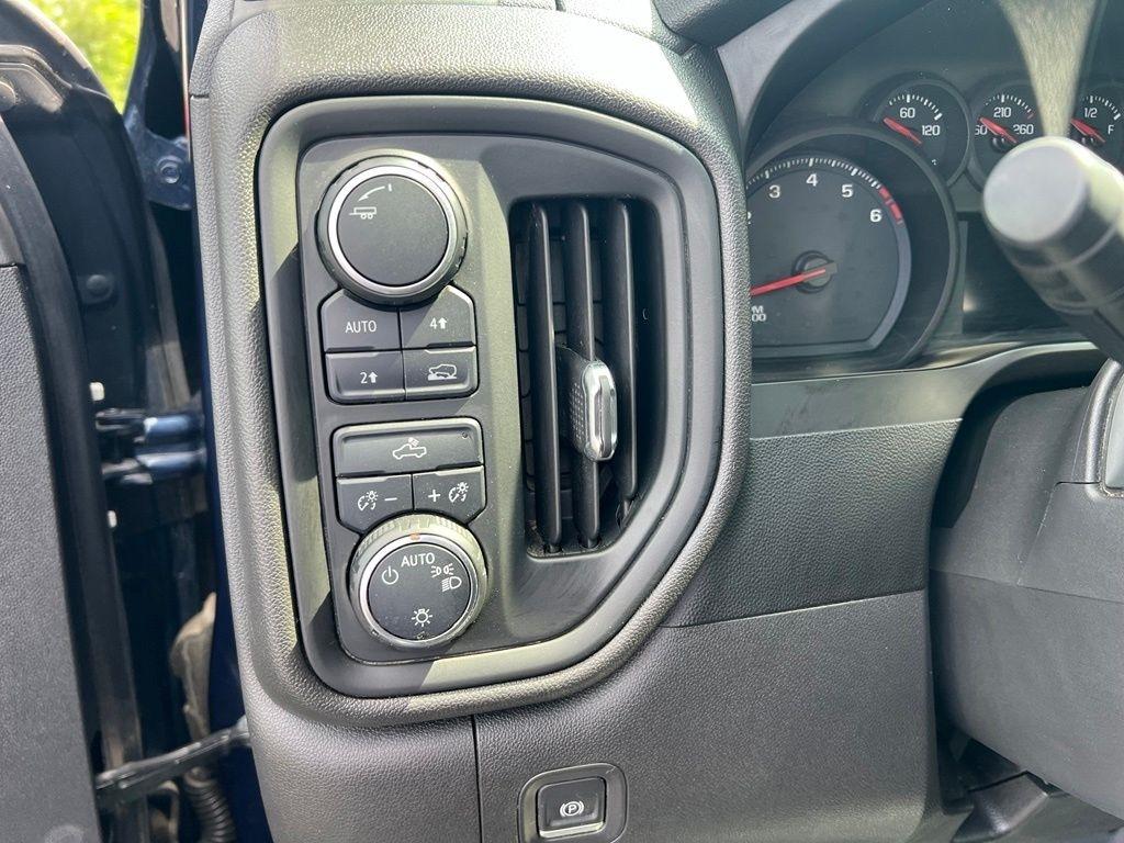 Chevrolet Silverado 1500 Custom Crew Cab Long Box 4WD 2020