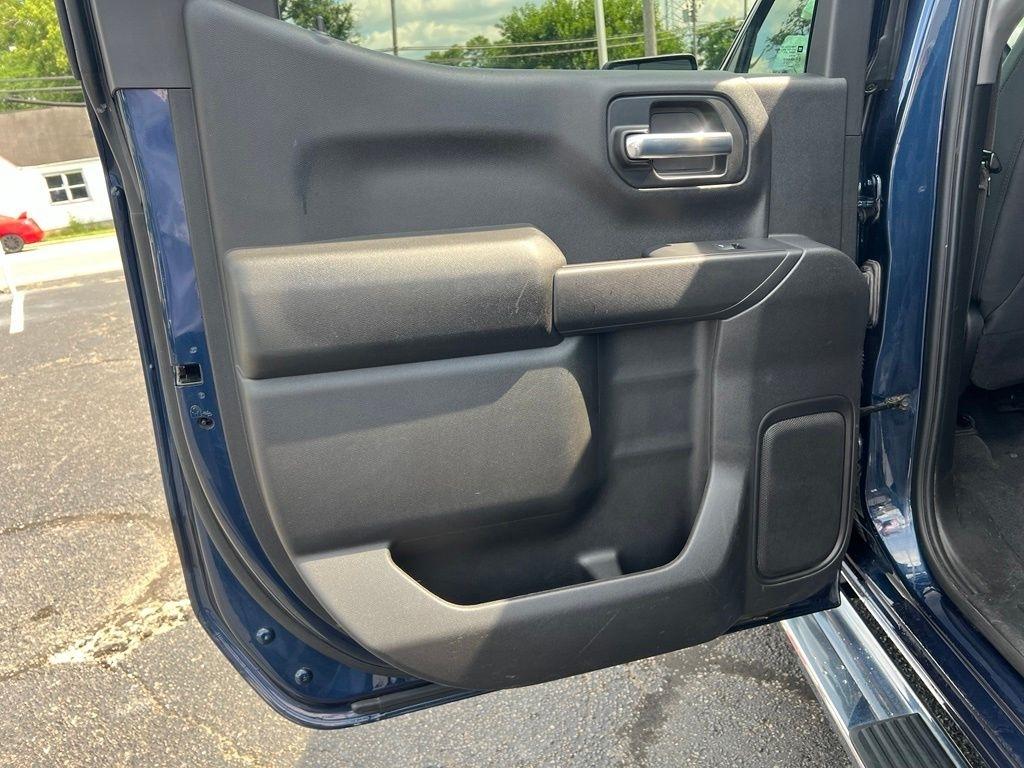 Chevrolet Silverado 1500 Custom Crew Cab Long Box 4WD 2020