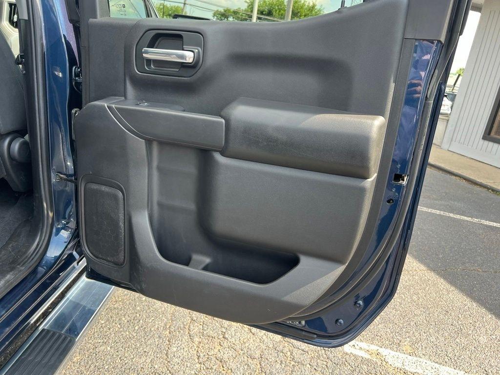 Chevrolet Silverado 1500 Custom Crew Cab Long Box 4WD 2020