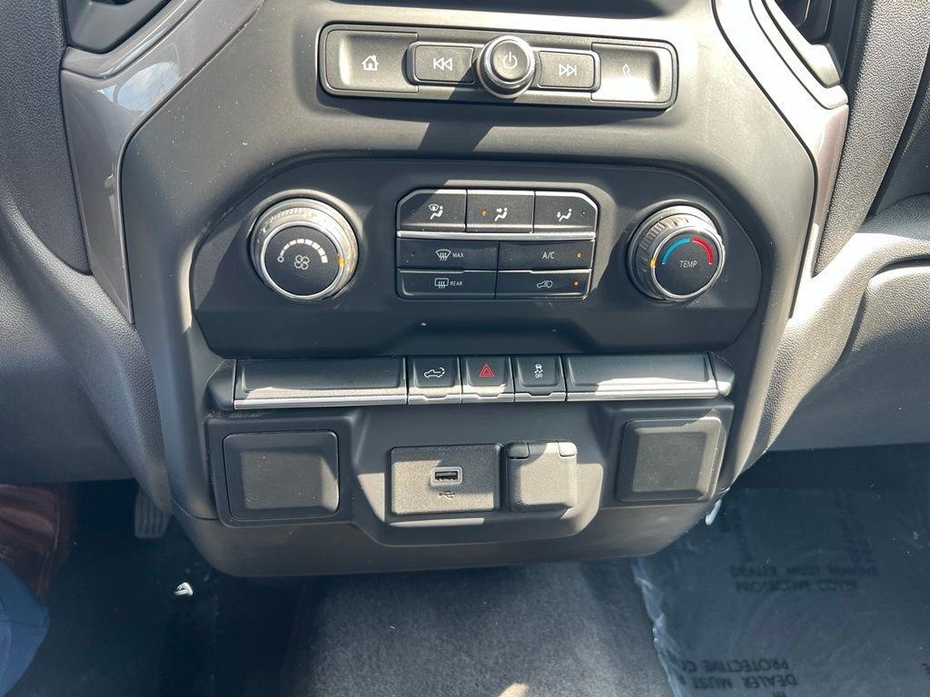 Chevrolet Silverado 1500 Custom Crew Cab Long Box 4WD 2020