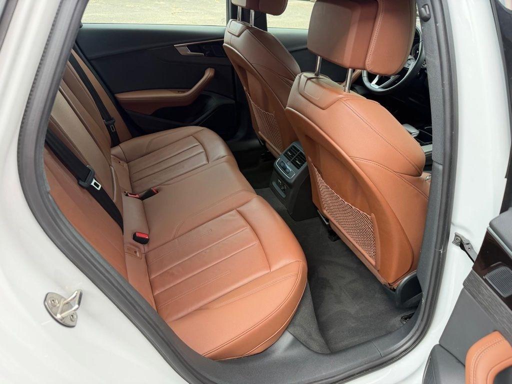 Audi A4 Premium Plus 45 TFSI quattro 2024