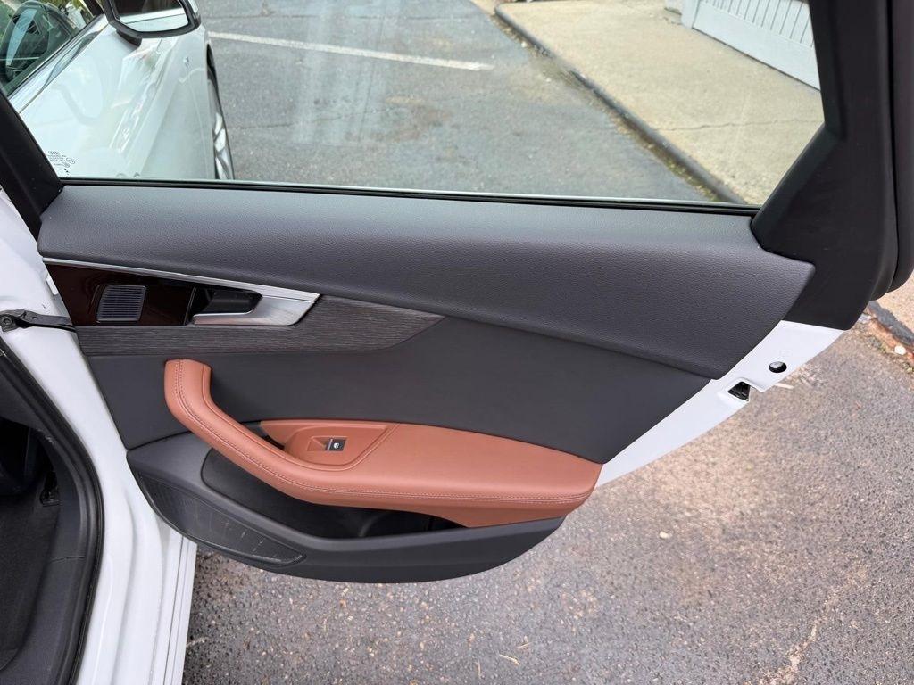Audi A4 Premium Plus 45 TFSI quattro 2024