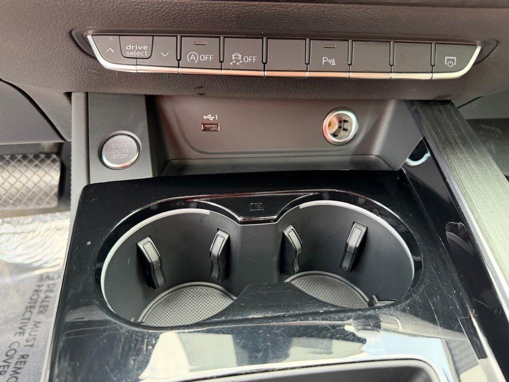 Audi A4 Premium Plus 45 TFSI quattro 2024