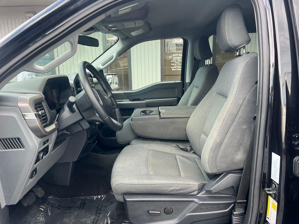 Ford F-150 XLT SuperCrew 4WD 2025