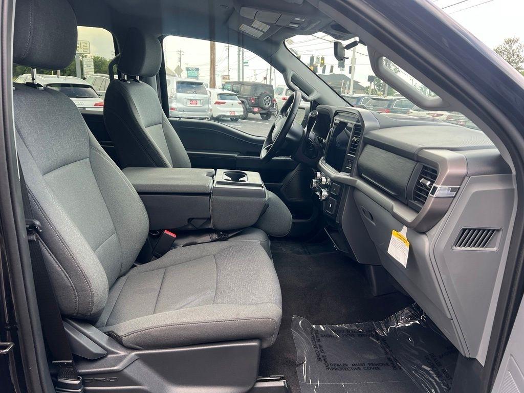 Ford F-150 XLT SuperCrew 4WD 2025