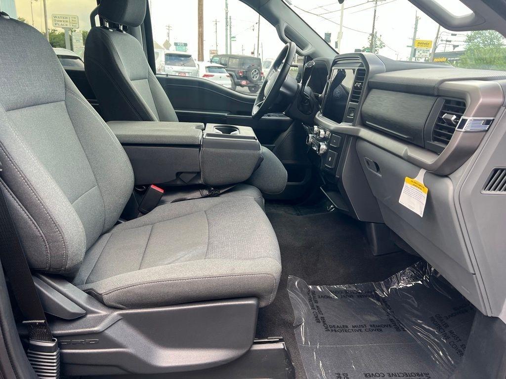 Ford F-150 XLT SuperCrew 4WD 2025
