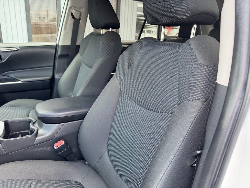 Toyota RAV4 LE AWD 2023