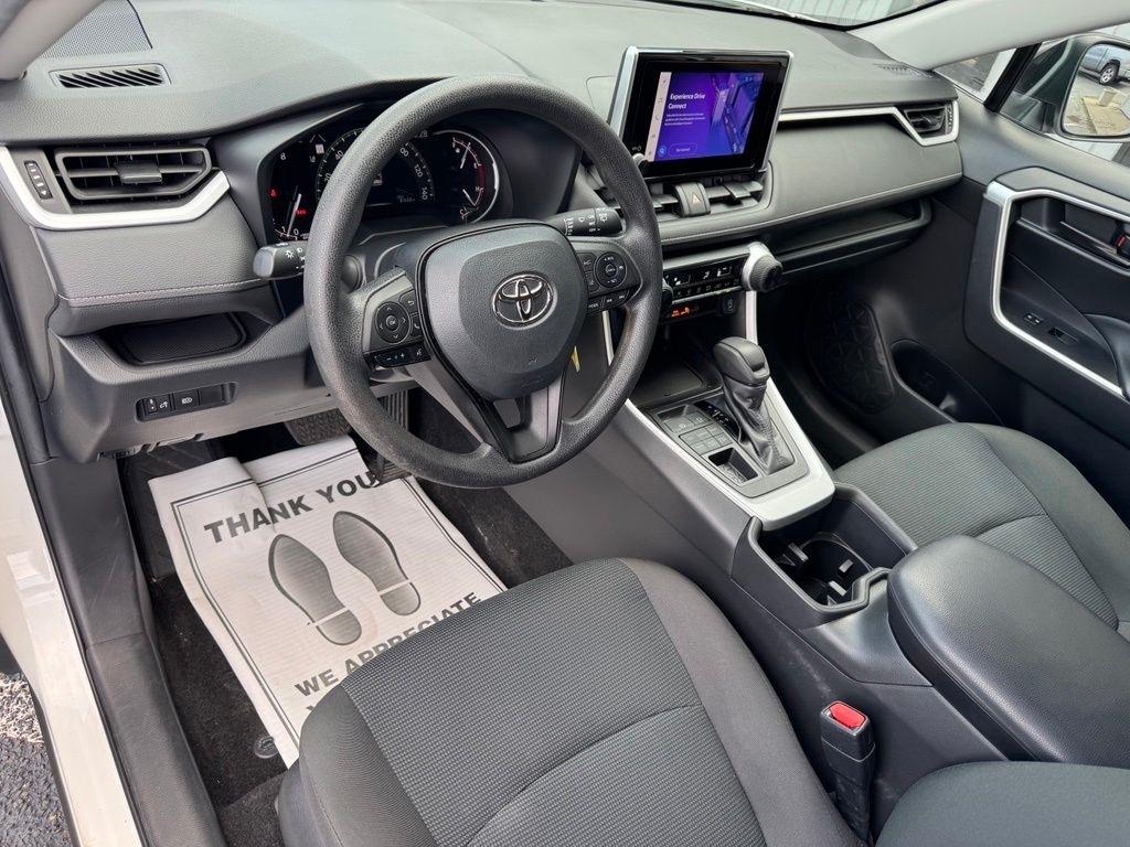 Toyota RAV4 LE AWD 2023