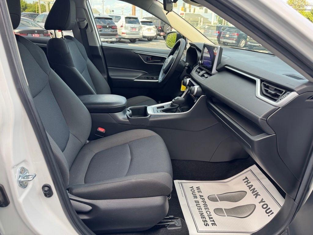 Toyota RAV4 LE AWD 2023