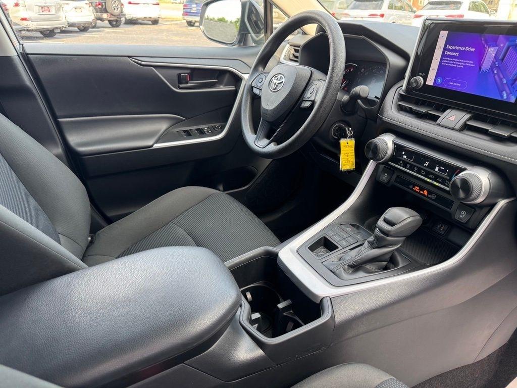 Toyota RAV4 LE AWD 2023