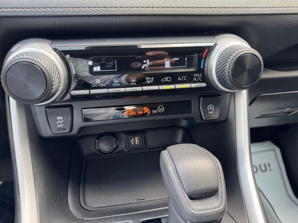 Toyota RAV4 LE AWD 2023