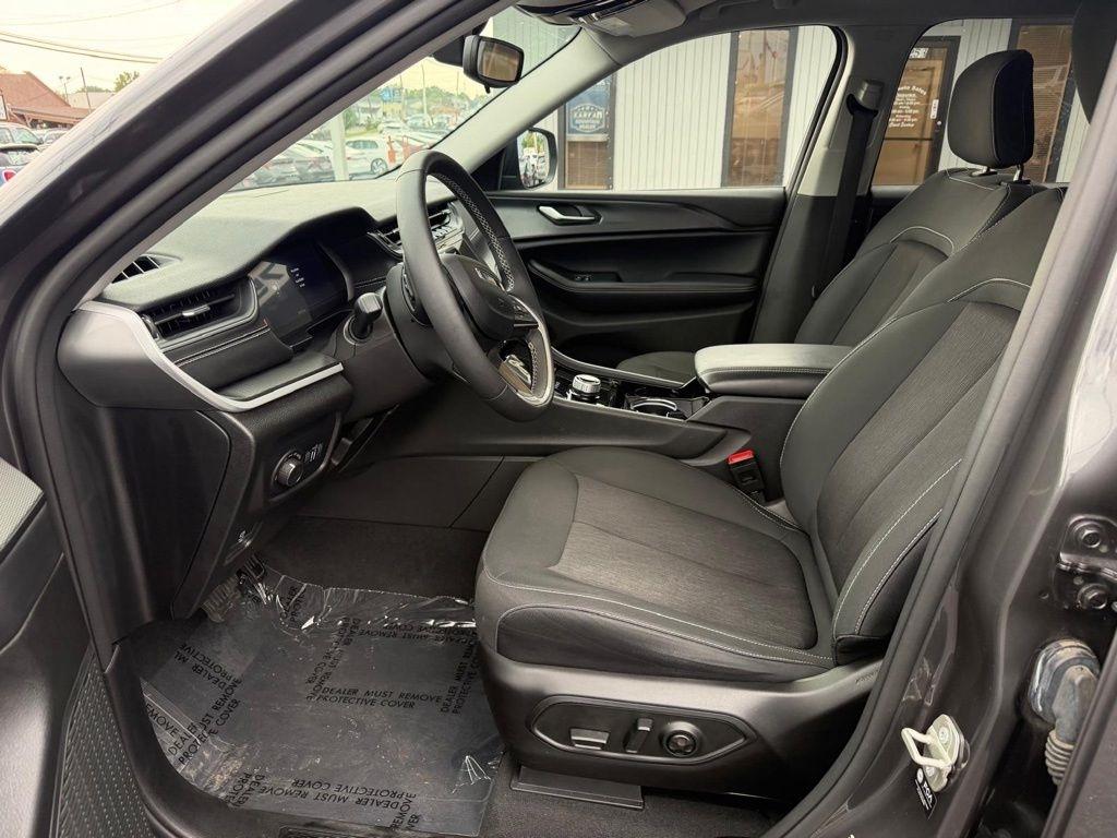 Jeep Grand Cherokee L Laredo 4WD 2023