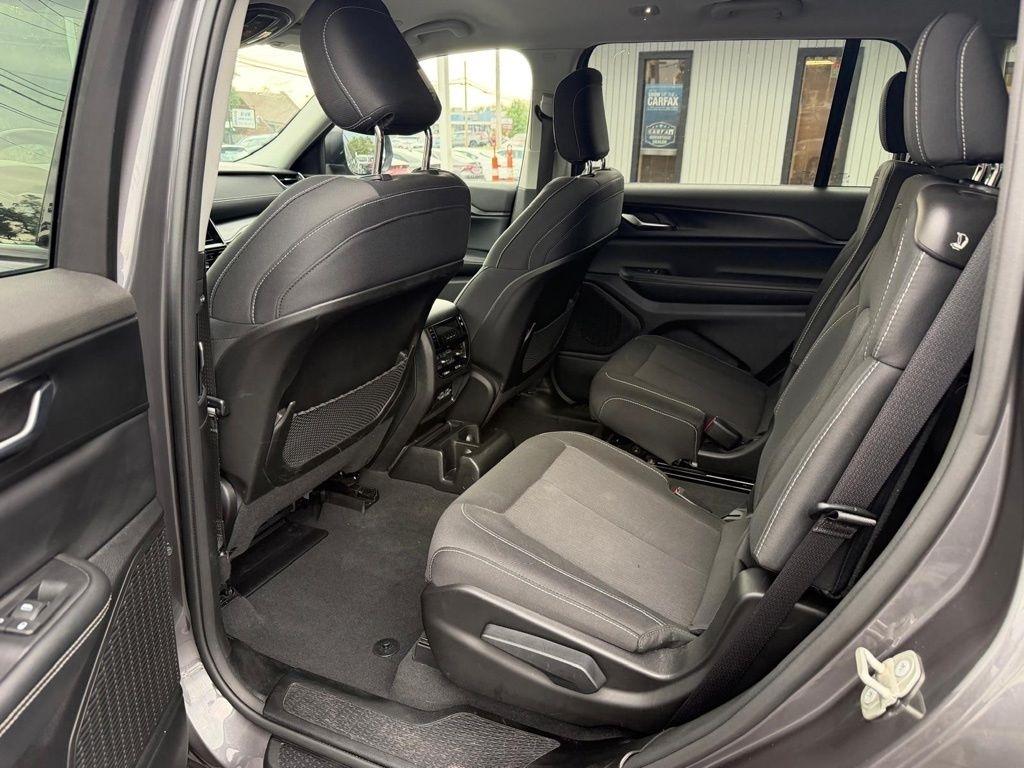 Jeep Grand Cherokee L Laredo 4WD 2023
