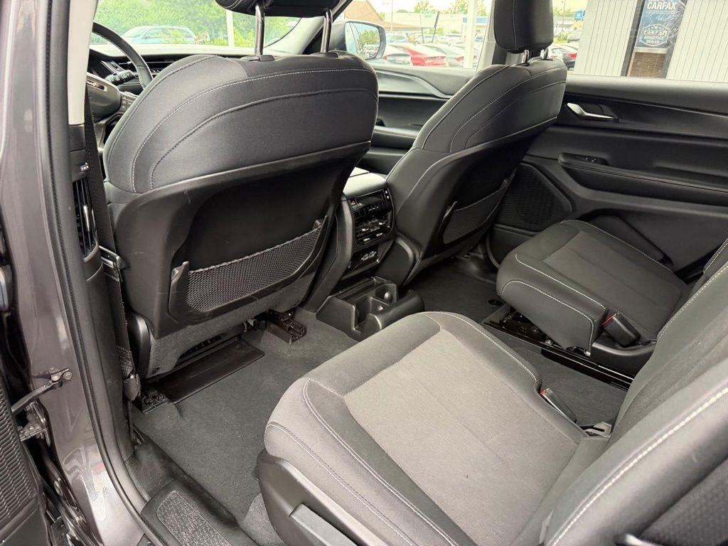 Jeep Grand Cherokee L Laredo 4WD 2023