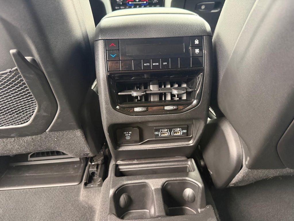 Jeep Grand Cherokee L Laredo 4WD 2023