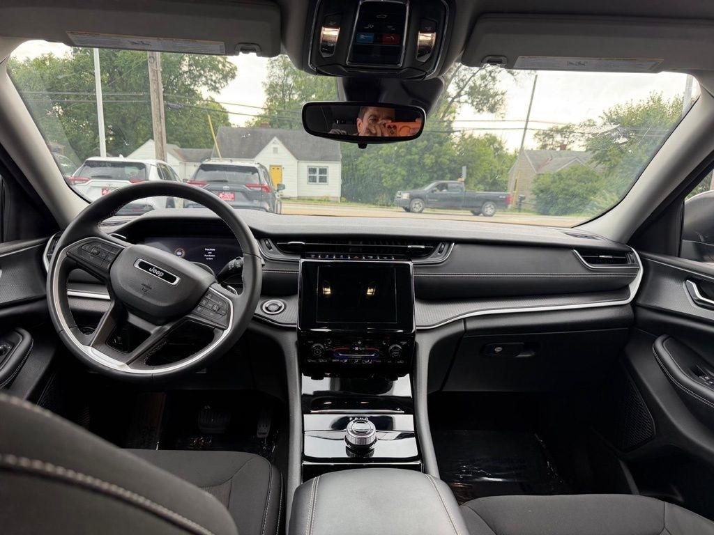 Jeep Grand Cherokee L Laredo 4WD 2023