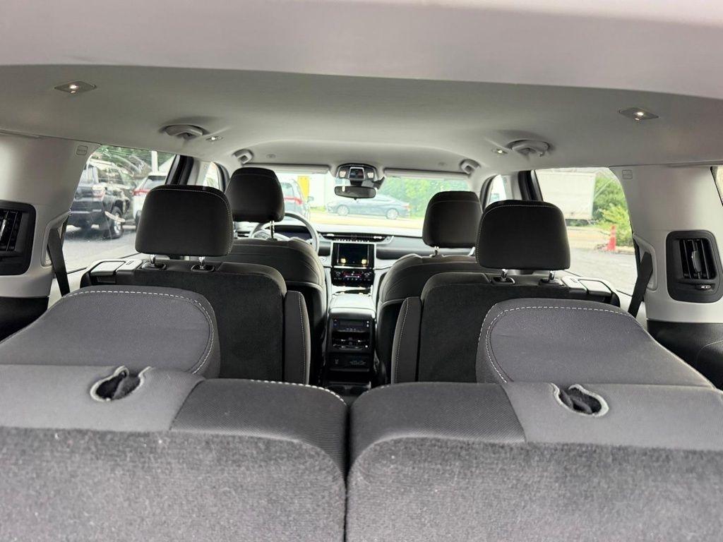 Jeep Grand Cherokee L Laredo 4WD 2023